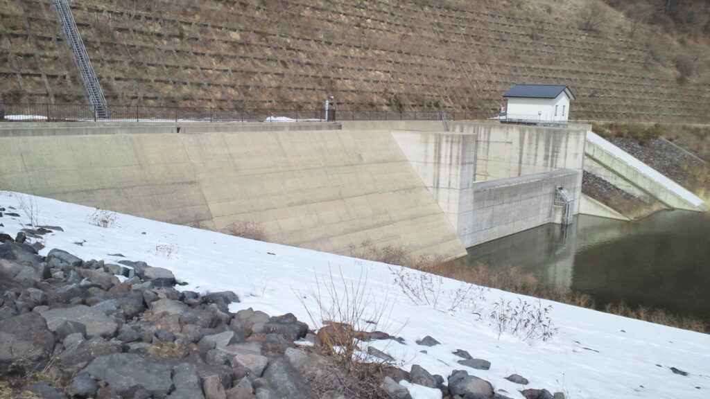 金原ダムの洪水吐