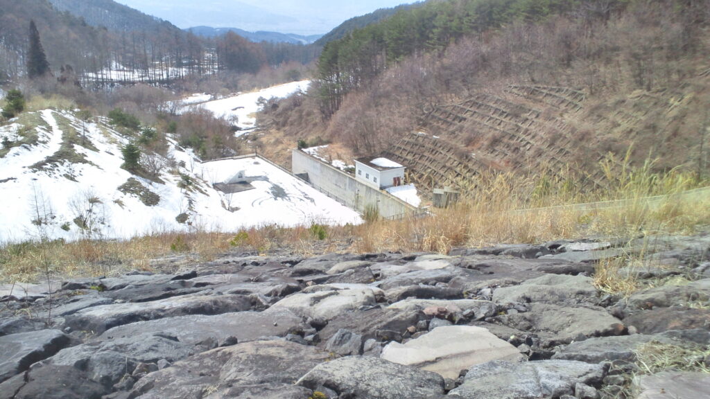 金原ダムのダム下