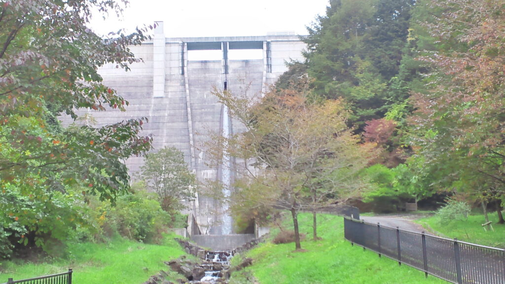 下流側から見た北山ダム