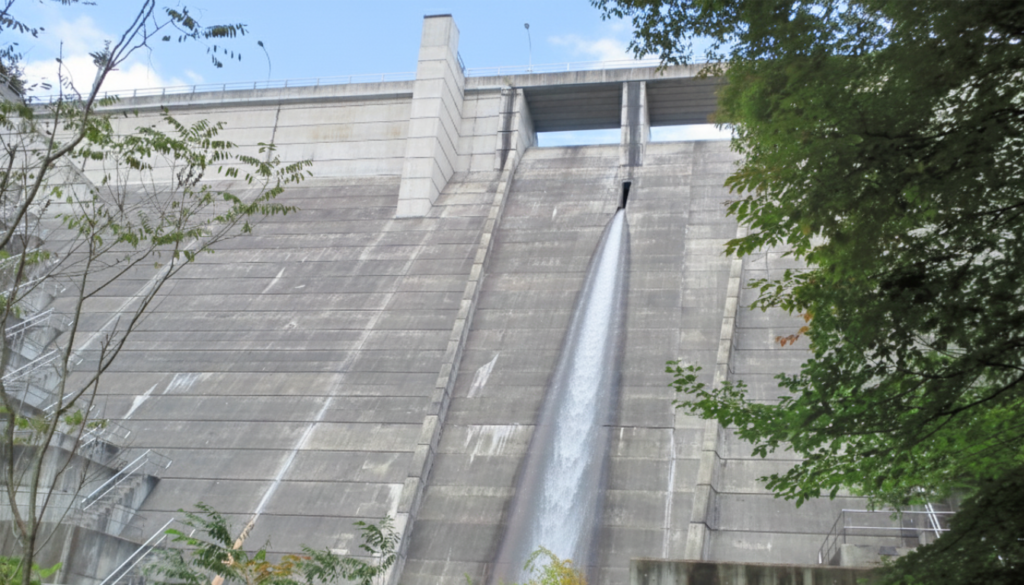 下流側から見た北山ダム