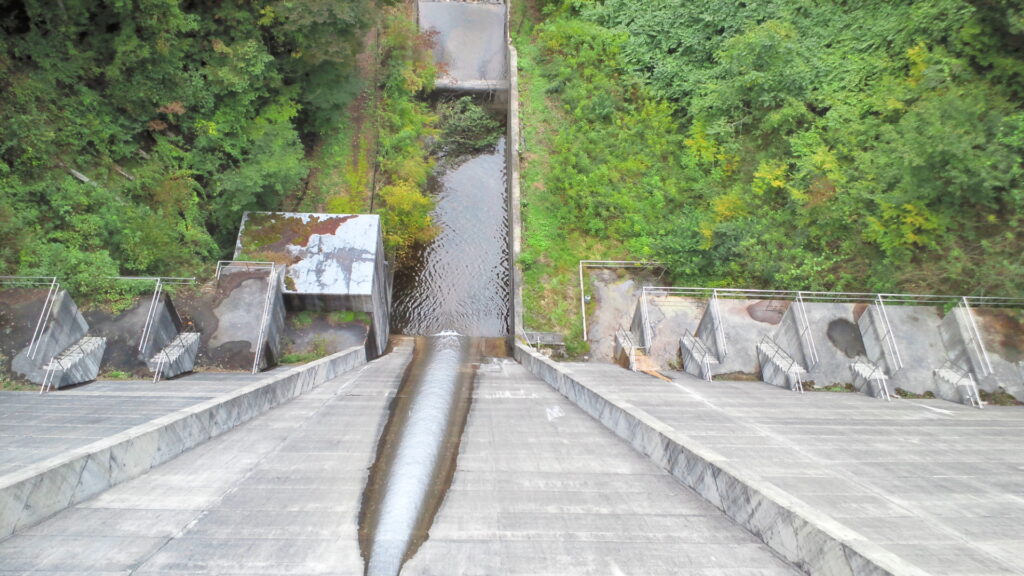 北山ダムのダム下