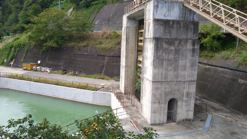 水内ダムの取水口ゲート