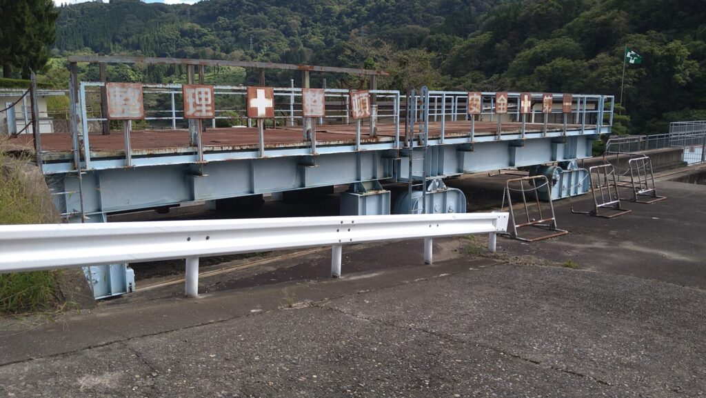 水内ダムの設備