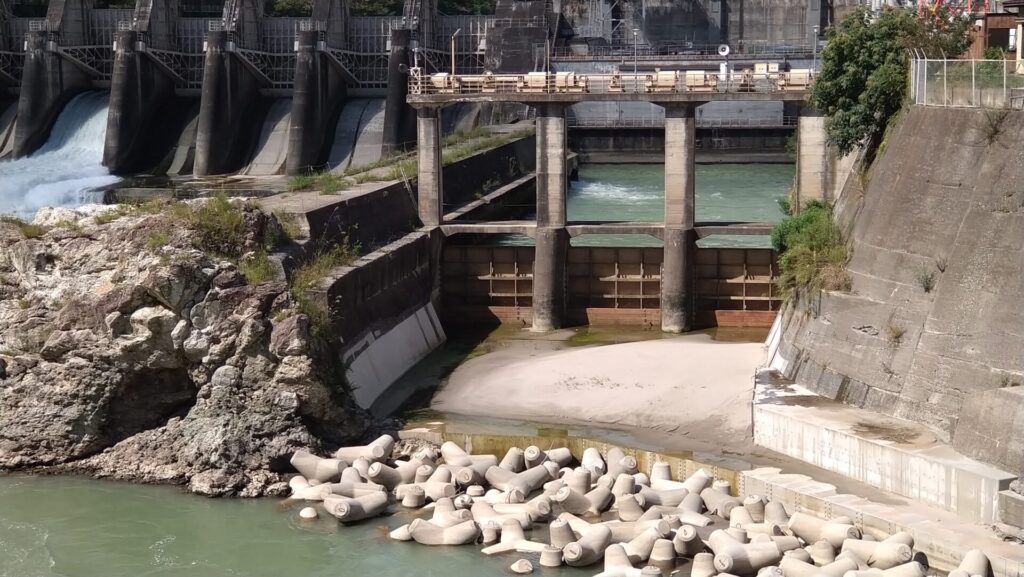 小田切ダムのゲート