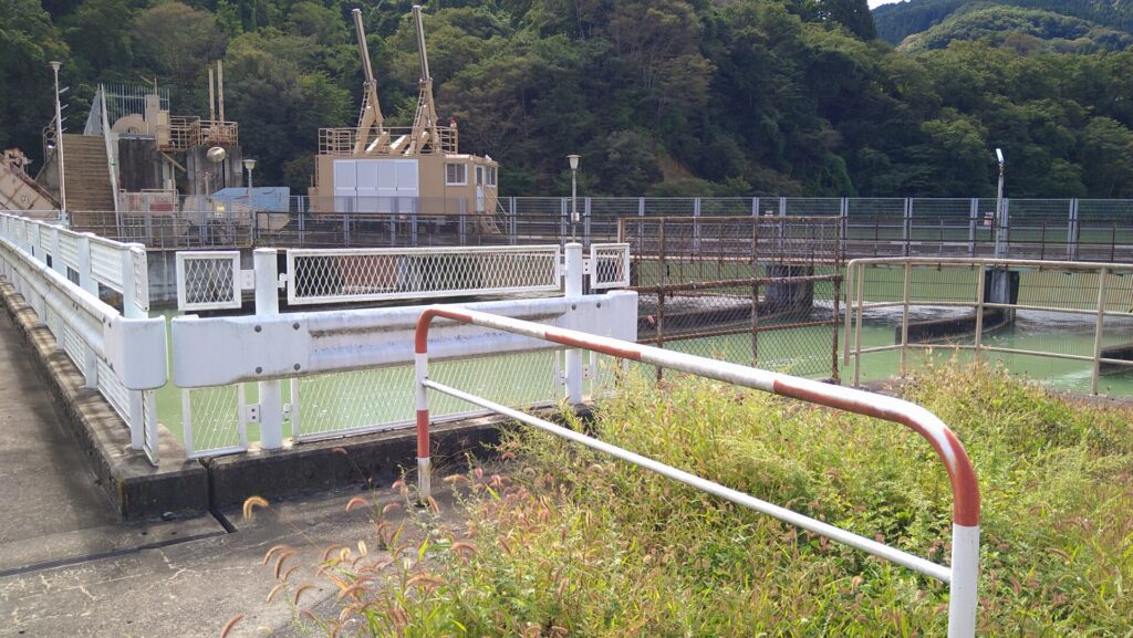 笹平ダムの流入口