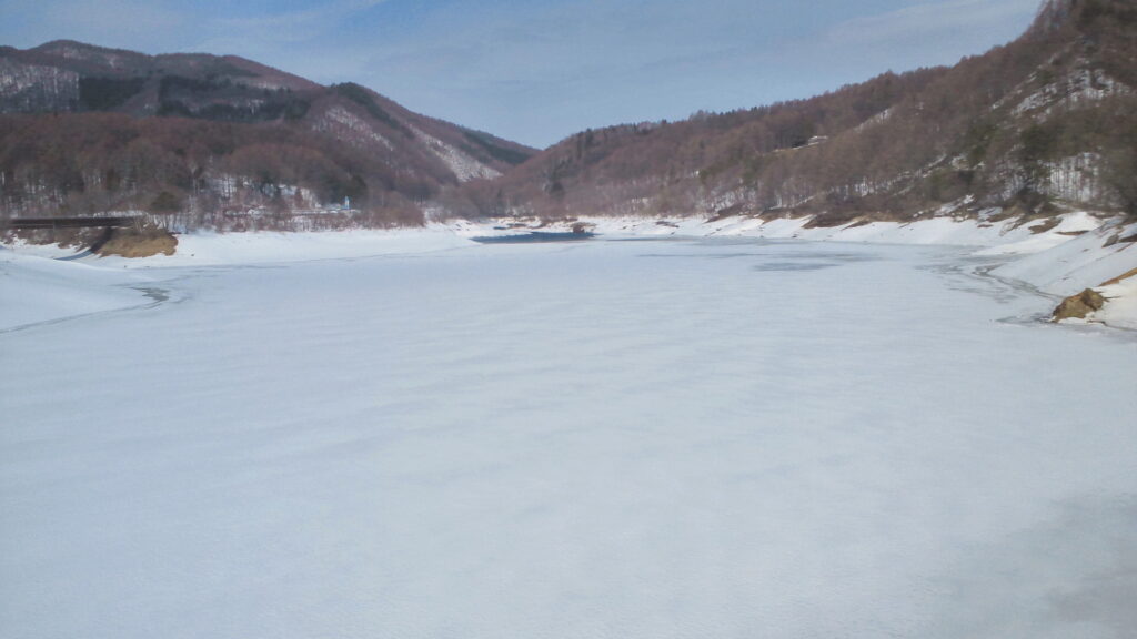 菅平湖の雪景色