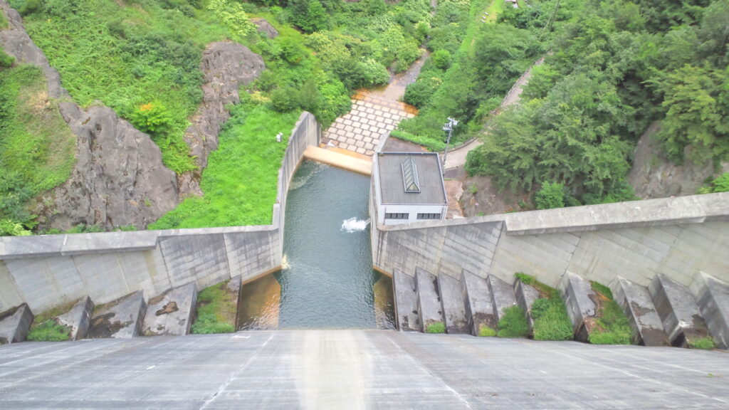 豊丘ダムのダム下