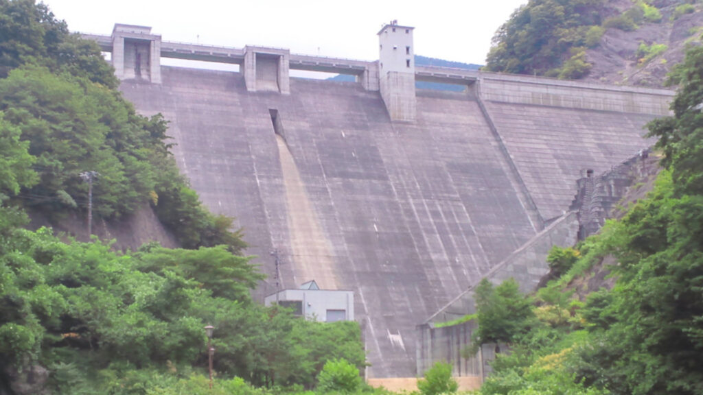 下流側から見た豊丘ダム