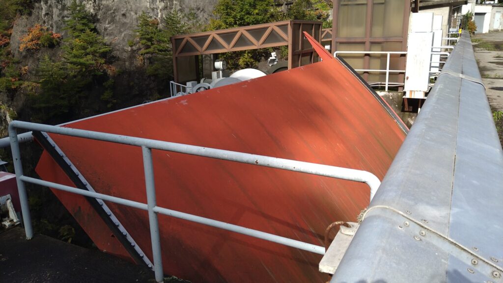 湯川ダムのラジアルゲート