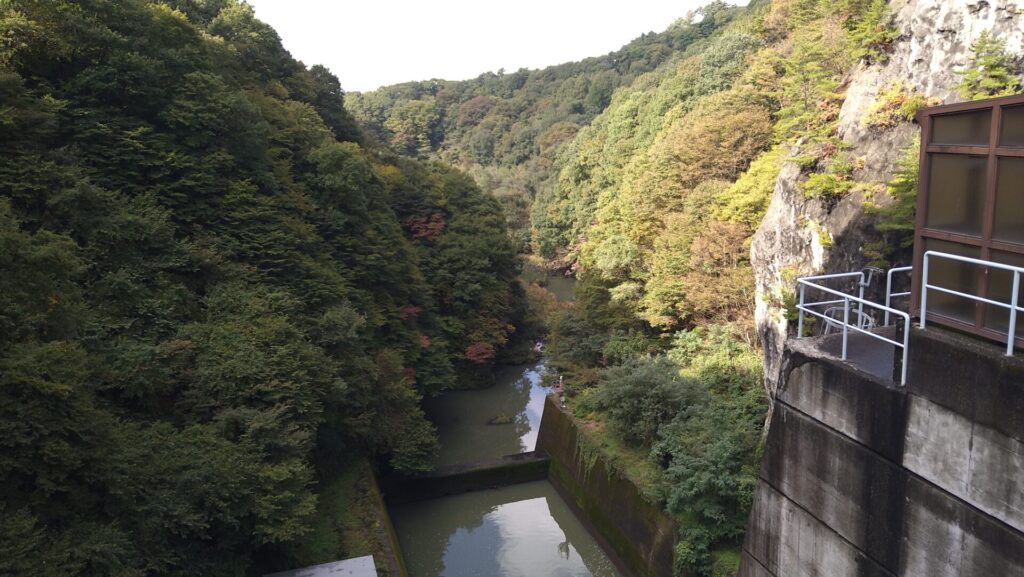 湯川ダムより下流の風景