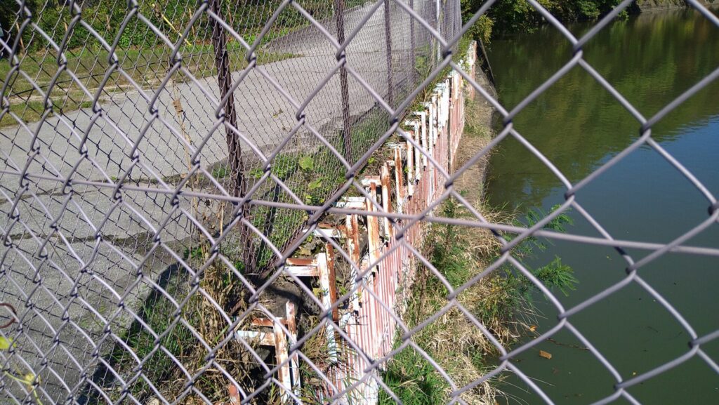 小諸発電所第二調整池の取水口