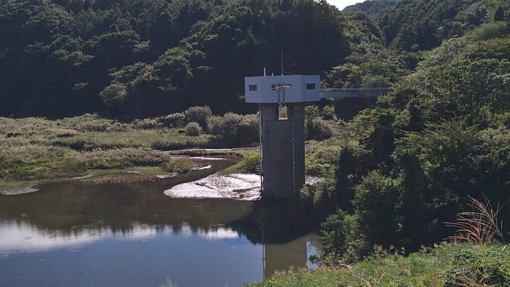 香坂ダムの設備