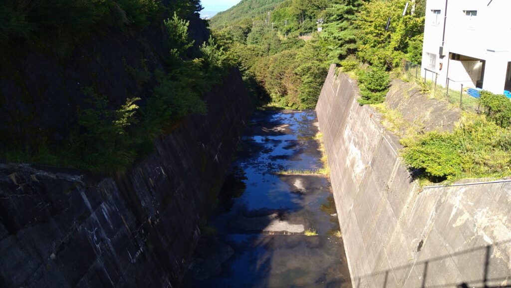 香坂ダムの洪水吐