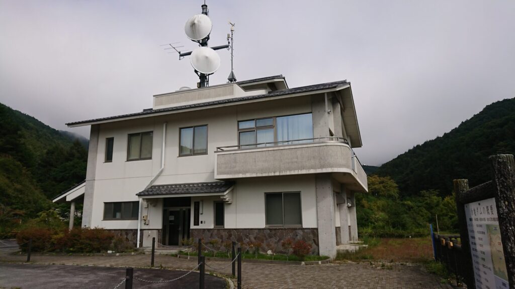 余地ダムの管理所