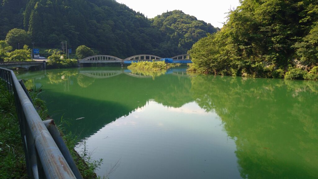 姫川第三ダムのダム湖