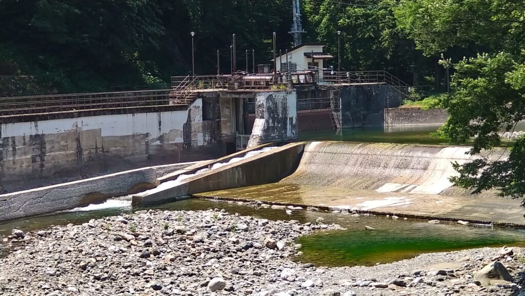 小滝川取水堰のゲート