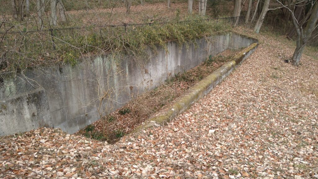 うつのみや文化の森にある調整池の洪水吐
