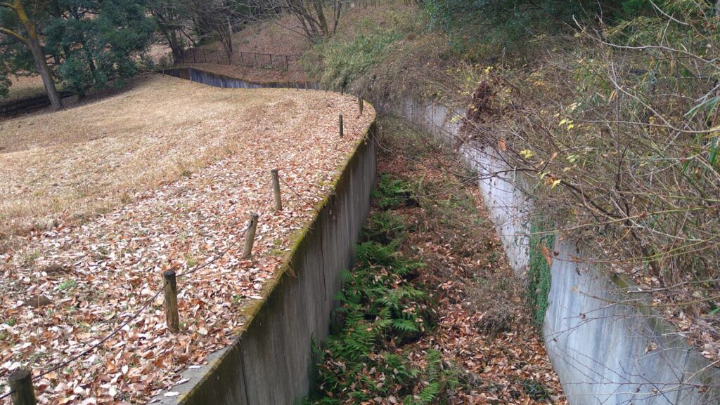 うつのみや文化の森にある調整池の導流部