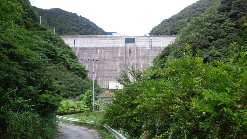 下流側から見た青野大師ダム