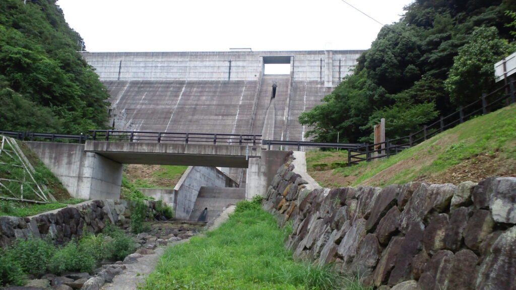 下流側から見た青野大師ダム