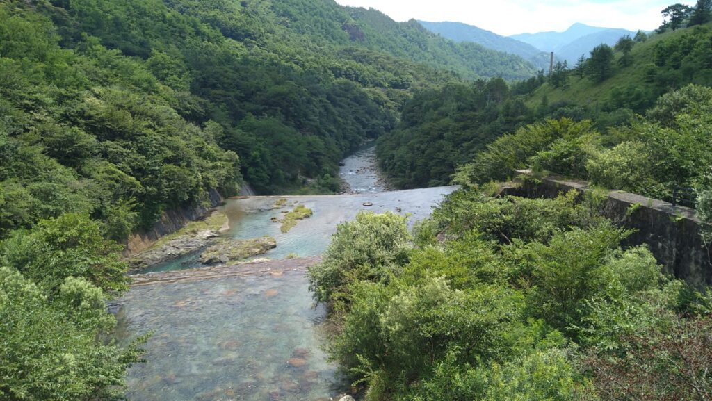 足尾砂防堰堤の下流側