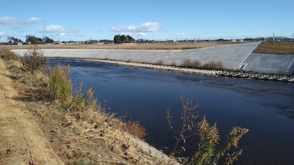 岩曽調節池の越流提