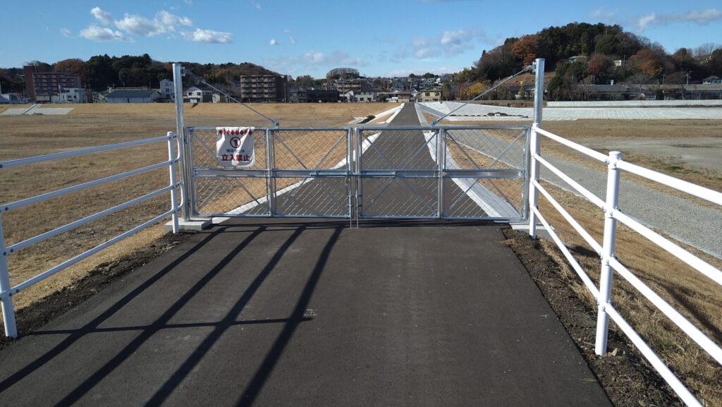 岩曽調節池の越流提