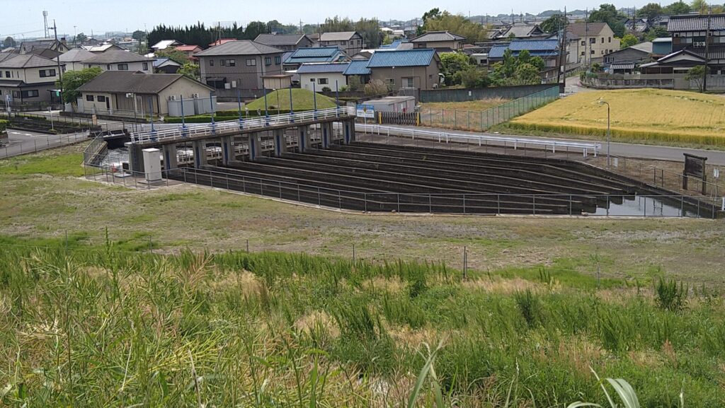 邑楽頭首工の沈砂池