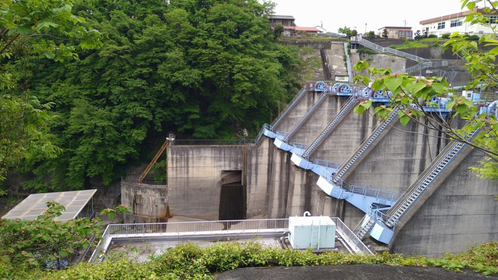 高津戸ダムの風景