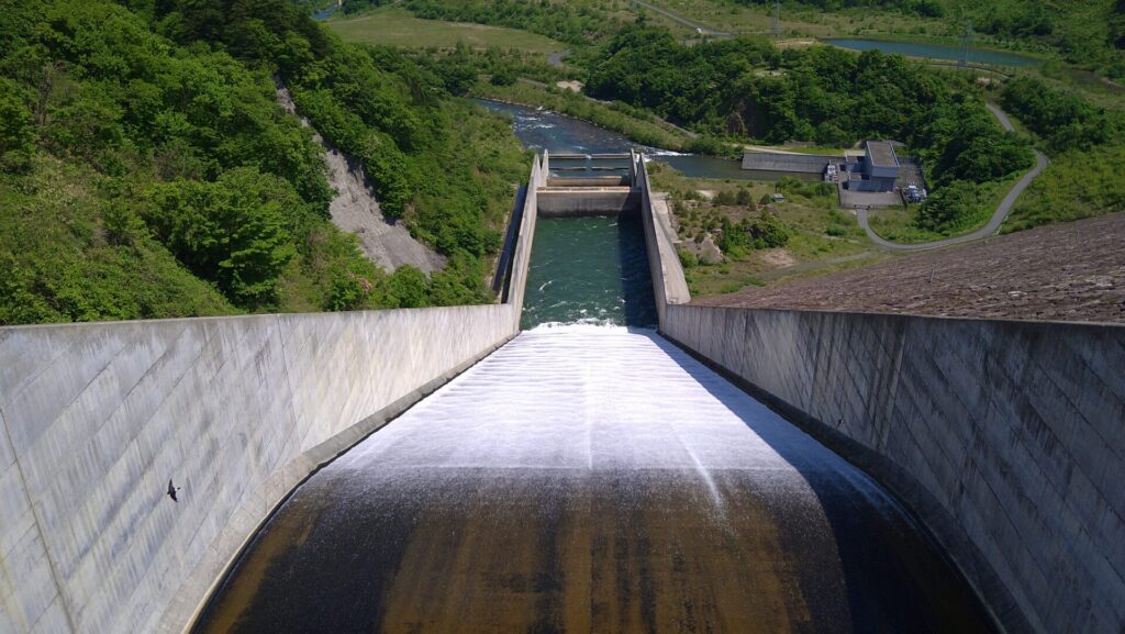 胆沢ダムの洪水吐