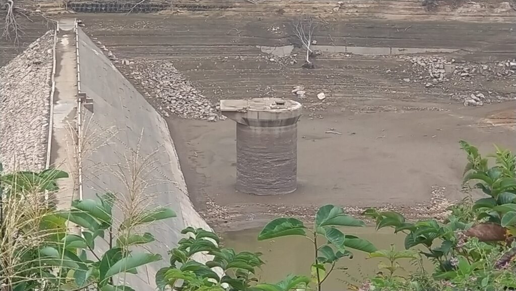 石淵ダムの取水塔