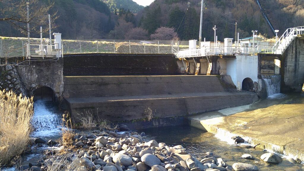 青原ダムの沈砂池
