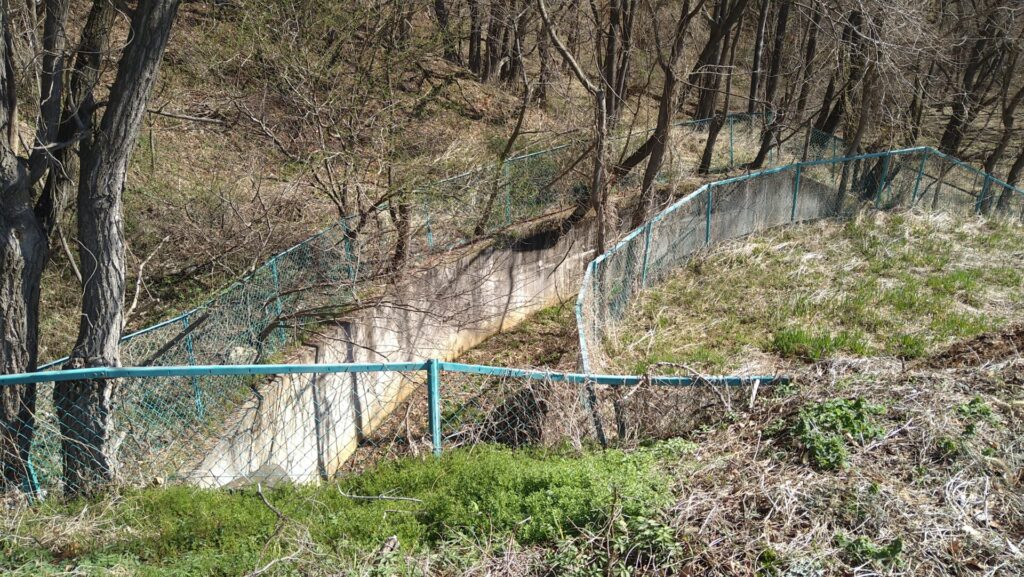 美鈴湖の導流部