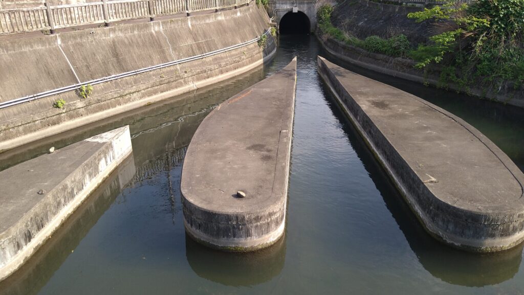 神流川頭首工の水路トンネル