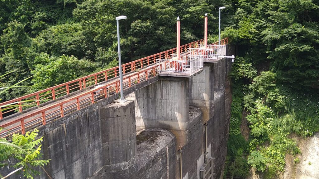 銀山川ダムの洪水吐