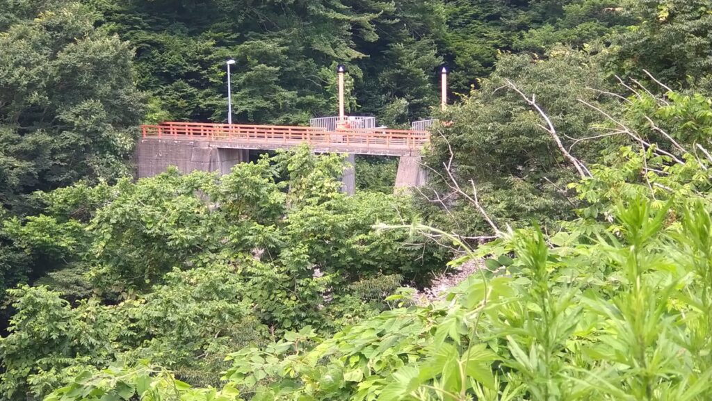 下流側から見た銀山川ダム