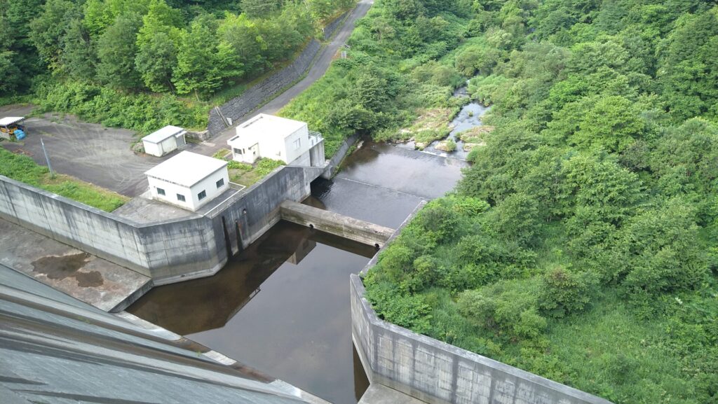 神室ダムの減勢工