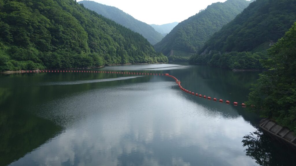 神室湖の風景