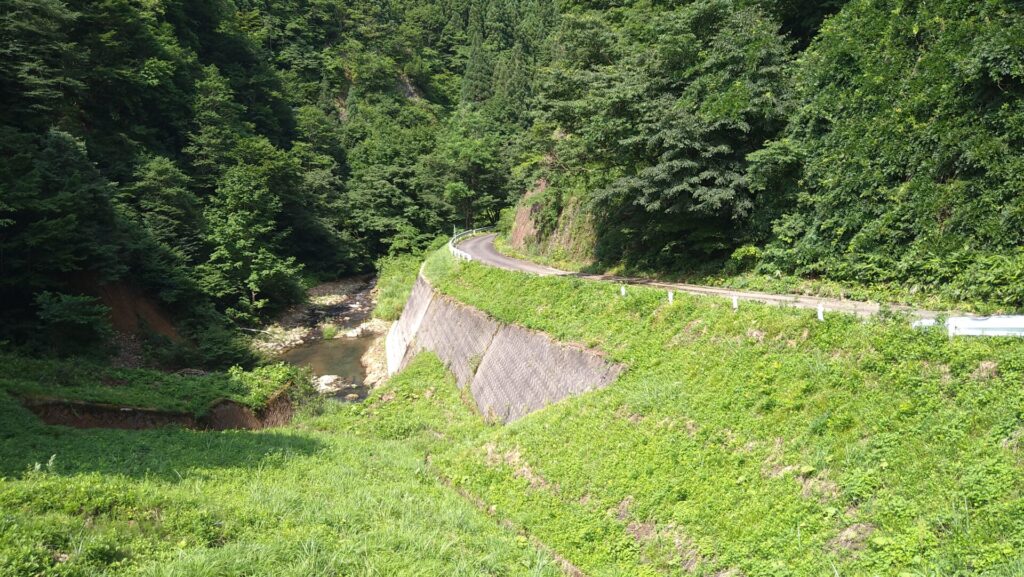 小以良川ダムの堤体