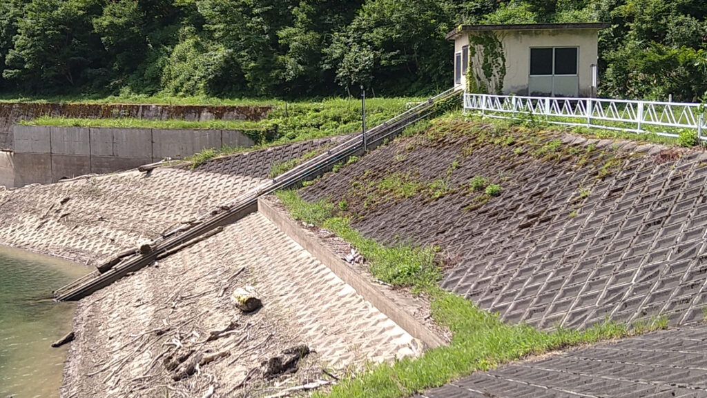 小以良川ダムの取水設備