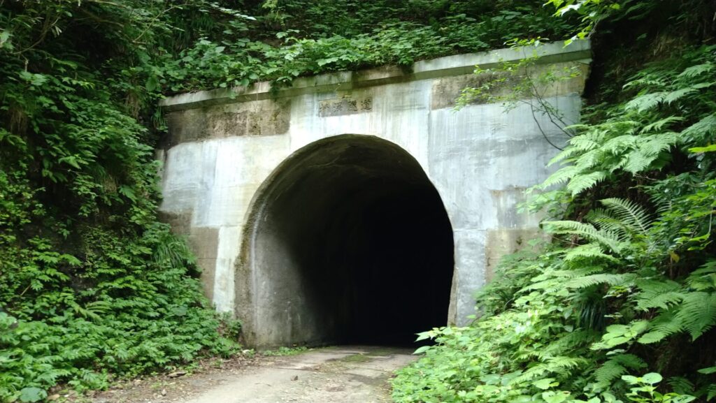 桝沢ダムのトンネル