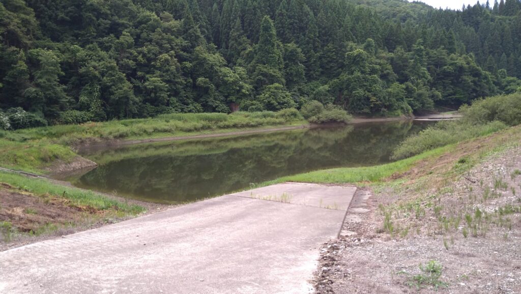 本沢ダムのダム湖