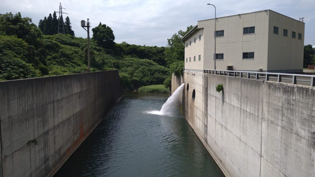 新鶴子ダムの減勢工