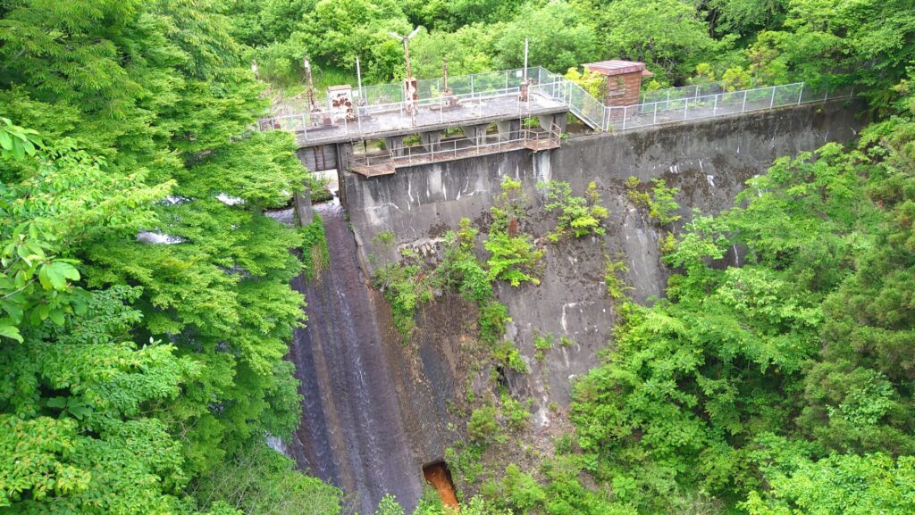 下流側から見た小山調整池