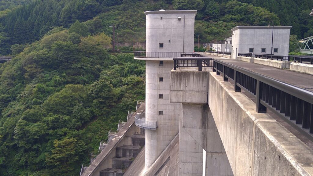 早池峰ダムのエレベーター