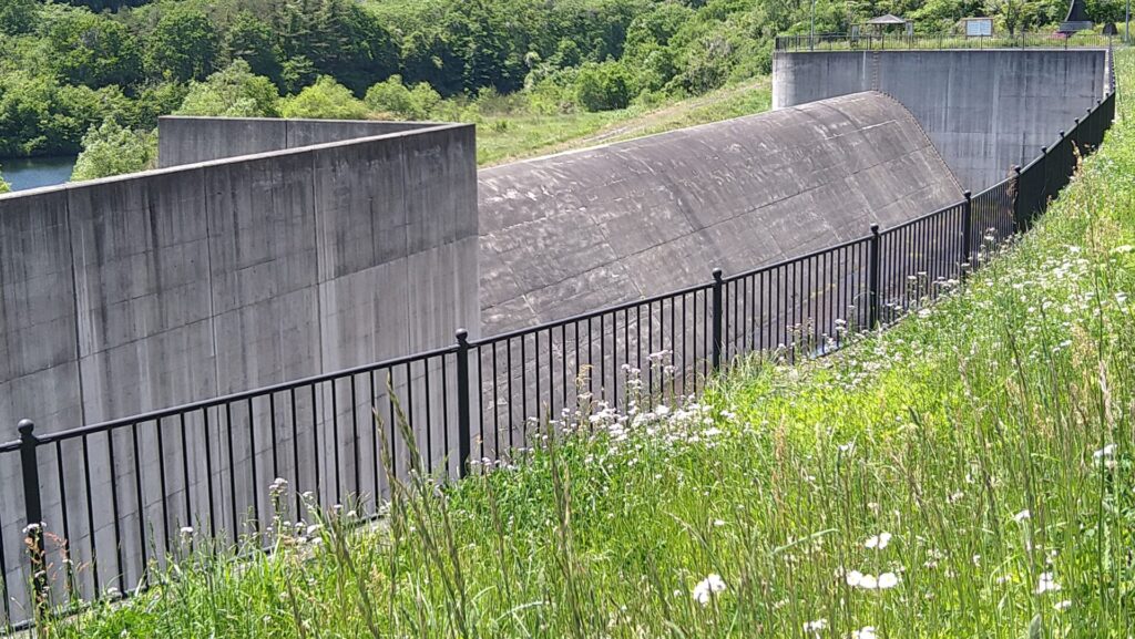 衣川1号ダムの洪水吐