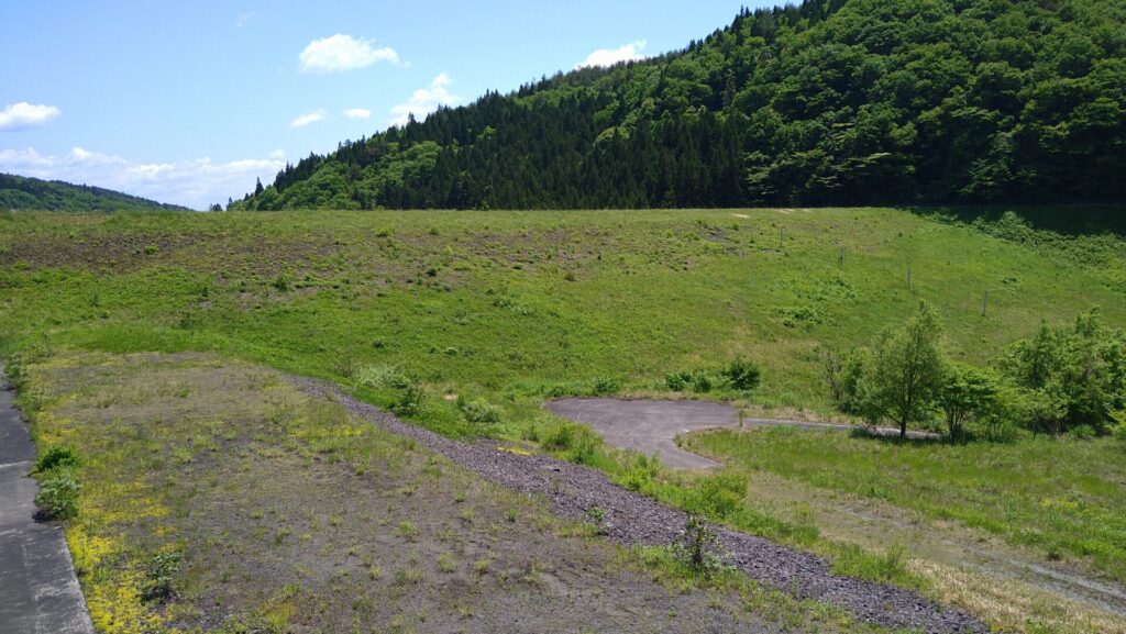 左岸の上流側から見た衣川1号ダム