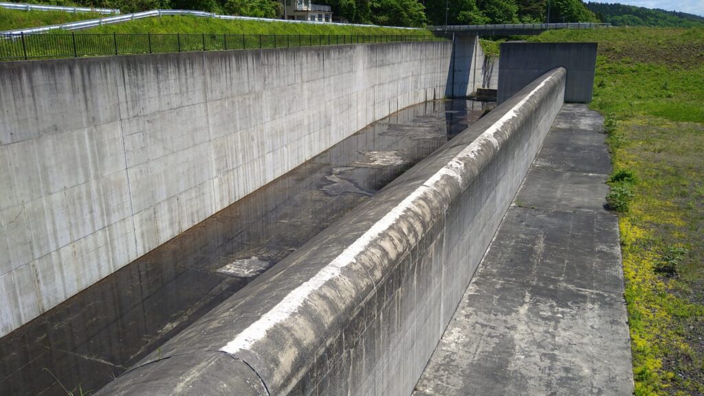 衣川1号ダムの洪水吐