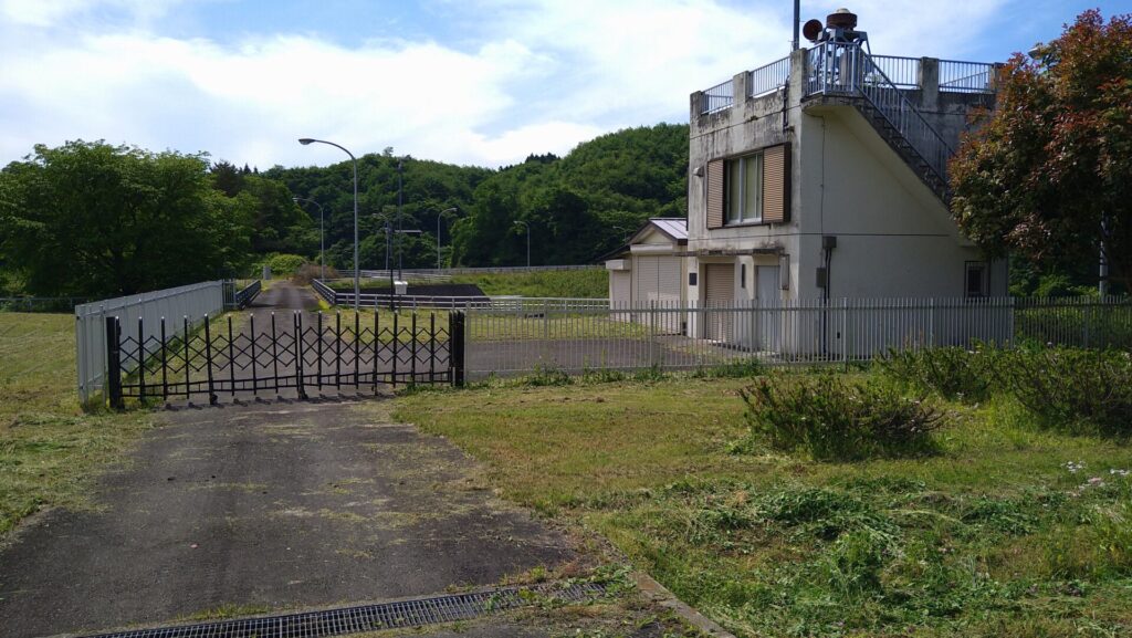 衣川3号ダムの天端付近