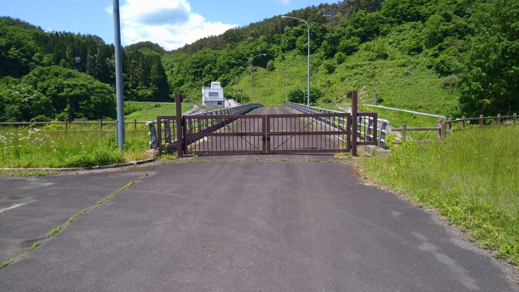 衣川4号ダムの天端